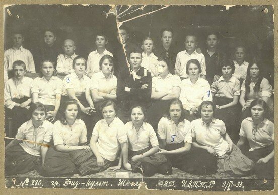 Группа Физ-культ школы ФЗД ИЗППР  9 ноября 1933 годаf_tn.jpg