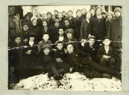 Учащиеся школы  16 октября 1930 годаf_tn.jpg