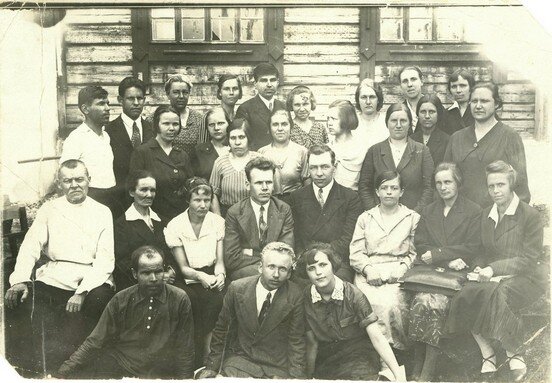1935 - 1936 учебный год ученики и преподаватели Исовской школыf_tn.jpg