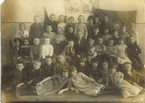 1936-37 год открылась новая школаf_tn.jpg