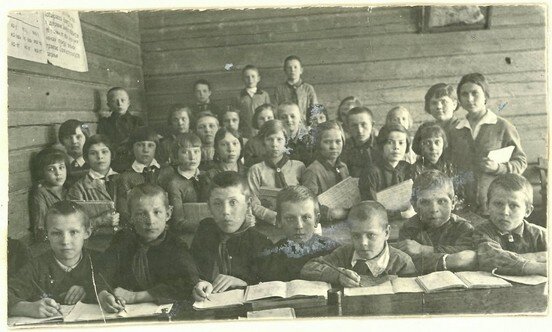 4б класс 1936 или 1938 год учительница Балковаf_tn.jpg