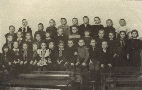 4 класс 1953 год учитель Двинина А.П. 1 ряд третий справа Болотов Толяf_tn.jpg