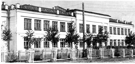 Здание средней школы 1937 годf_tn.jpg