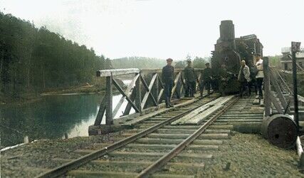 Паровоз на старом жд мосту через р.Тура 1927г_.jpg